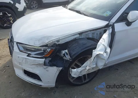 2017 Audi A3 2.0T Premium z USA, uszkodzony, nr VIN WAUAUGFF1H1033833